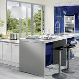 Z połyskującym lakierem, cena – ok. 19 000 zł, BAUFORMAT