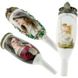 Z porcelany, zdobiona wizerunkiem kobiety, nakryta kapturkiem z blachy mosiężnej, Niemcy, XIX/XX w., Muzeum Dzwonów