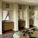 Z widokiem na salon. Dom kolekcjonera