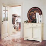 Za lakierowaną komodę Glamour z drewna orzechowego zapłacimy 4230 zł. TONIN CASA