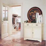 Za lakierowaną komodę Glamour z drewna orzechowego zapłacimy 4230 zł. TONIN CASA