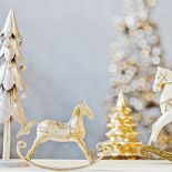 Za metalowe choinki zapłacimy 59 zł, koniki: Xmashorse (większy) – 29 zł, Goldhorse – 19 zł, ­Home You