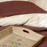 Za pomocą szablonów ozdobić można nie tylko ścianę.