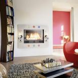 Zabawa światłem - pokój rozjaśni nie tylko ogień w kominku (kolekcja Applilight), ale i zamontowane w jego ramie lampki.