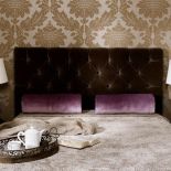 Zabawne lampki. Aby zmieściły się na malutkich pałacowych stolikach, mają pomysłowe półklosze.