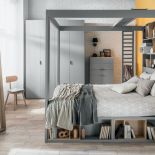 zabudowane łóżko w sypialni