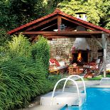 Zadaszona weranda to idealne miejsce do spotkań z przyjaciółmi.