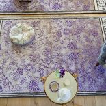 Zaprojektowała go Tricia Guild. DECODORE