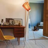 Zaprojektowana przez Ove Rogne Shade. Abażur wykonany został z materiału, nóżki metal niklowany. kosztuje 1950