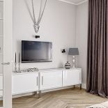 Zaskakujące zestawienie - telewizor z rogami.