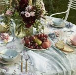 Nie zabrakło również zastaw stołowych i eleganckiego szkła.