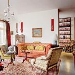 Zdobione stoliki w salonie. Magia wzorów