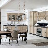 Ze stołem, kanapą, dywanami. MARCHETTI GROUP