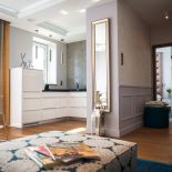 Ze względu na niewielki metraż mieszkania - połączenie kuchni z salonem optycznie powiększyło przestrzeń.