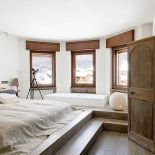 Żeby powstało jacuzzi wpuszczone w podłogę nie trzeba było kuć stropów - wystarczyło zbudować podest, na którym znalazło się