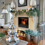 Zegar ścienny – 260 zł, lampiony w kształcie liści – 248 zł, osłona na donice – 260 zł,