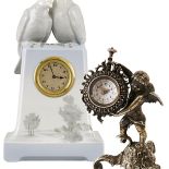 Zegar z synogarlicami, porcelana, Lichte (Turyngia), lata 20. XX w. cw 1300 zł, niesprzedany, Ostoya. Srebrny zegarek w