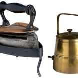 Żelazko rozgrzewane wrzątkiem gotowanym w elektrycznym czajniczku, fot. Forum