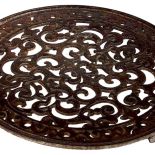 Żeliwna podstawka pod garnki, początek XX w., Muzeum Historyczne Miasta Krakowa, fot. A. Wojtuń/Green Carrot.