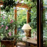 Zielona weranda to taki pępek świata - ulubione miejsce i gości i domowników.