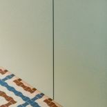 zielone fronty kuchenne i gorseciki na podłodze