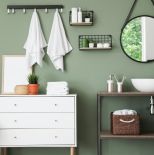 zielona łazienka w stylu skandynawskim