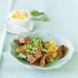 Zielone curry z wołowiną i fasolką. Zioła dodają smaku