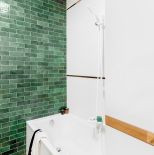 zielone płytki do łazienki