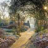 Zimą zmieniają się kolory i życie ustępuje miejsca mocnym cieniom rzucanym przez zimowe słońce i