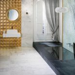 Złotą ścianę wyłożono płytkami Medusa Pure Gold. Cena za sztukę - 128 zł. MAX-FLIZ