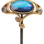 Złota szpilka z opalem i diamentami, 1900 r. www.tademagallery.com