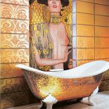 Złota wanna Maxima z kolekcji Bathtub