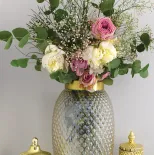 złote dodatki do salonu