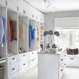 Zmieściła się tu nawet wygodna komoda pośrodku.