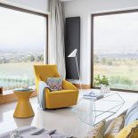 Żółta para od firmy Molteni: fotel Doda - easy i okrągły stoliczek (sklep Space Design).