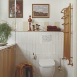 mała łazienka w ciepłych kolorach