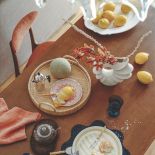 małe mieszkanie w słonecznych kolorach