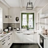 Została zaprojektowana przez właścicielkę i architekta Andrzeja Jasiewicza. Jest w niej trochę skandynawskiego ducha.