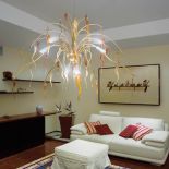 Żyrandol Cristal od firmy Masca. W kolekcji znajdziemy też kinkiety i lampy stojące. Cena - 1410 zł. INLIGHT