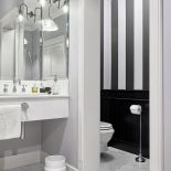 Jakie trendy aranżacyjne królują w wystroju modnych łazienek? Zobacz najpiękniejsze aranżacje łazienek według