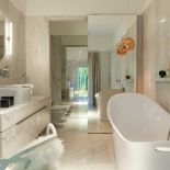 Jakie trendy aranżacyjne królują w wystroju modnych łazienek? Zobacz najpiękniejsze aranżacje łazienek według