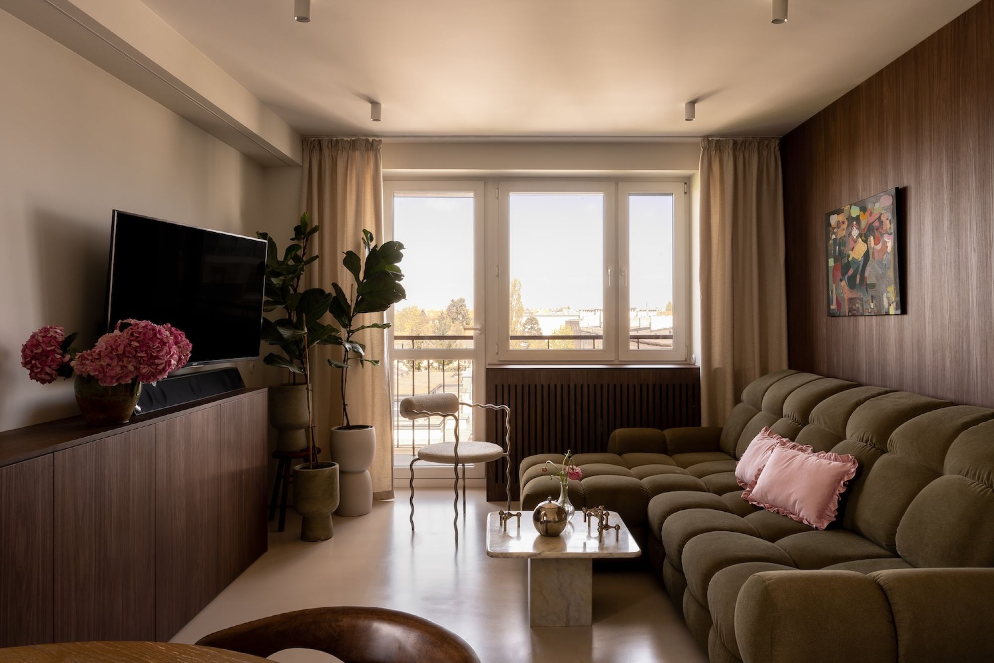 nowoczesny salon z narożną sofą