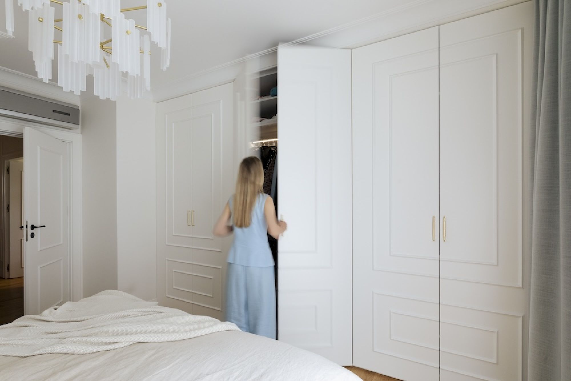 szafa garderobiana w sypialni