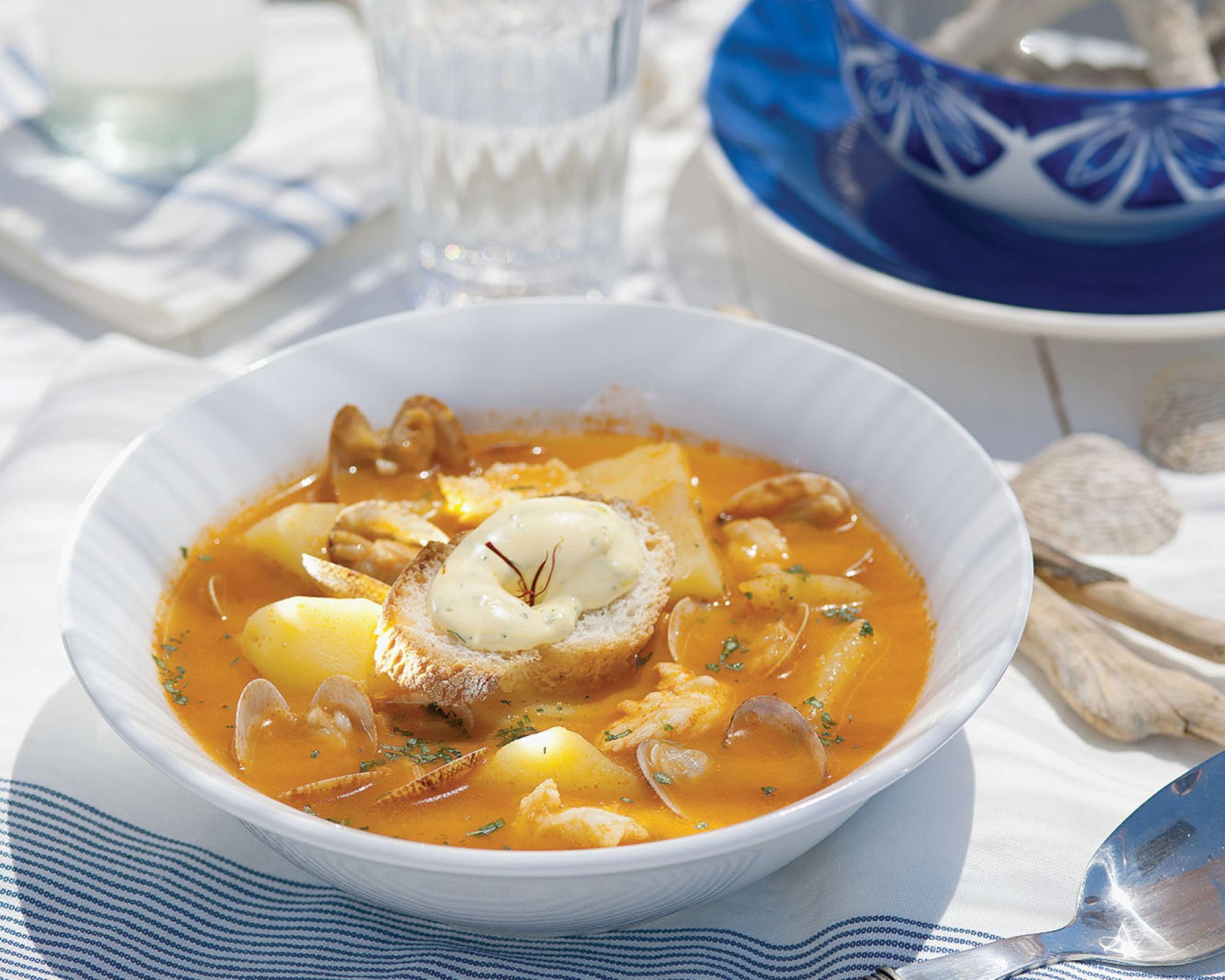 Zupa rybna z małżami