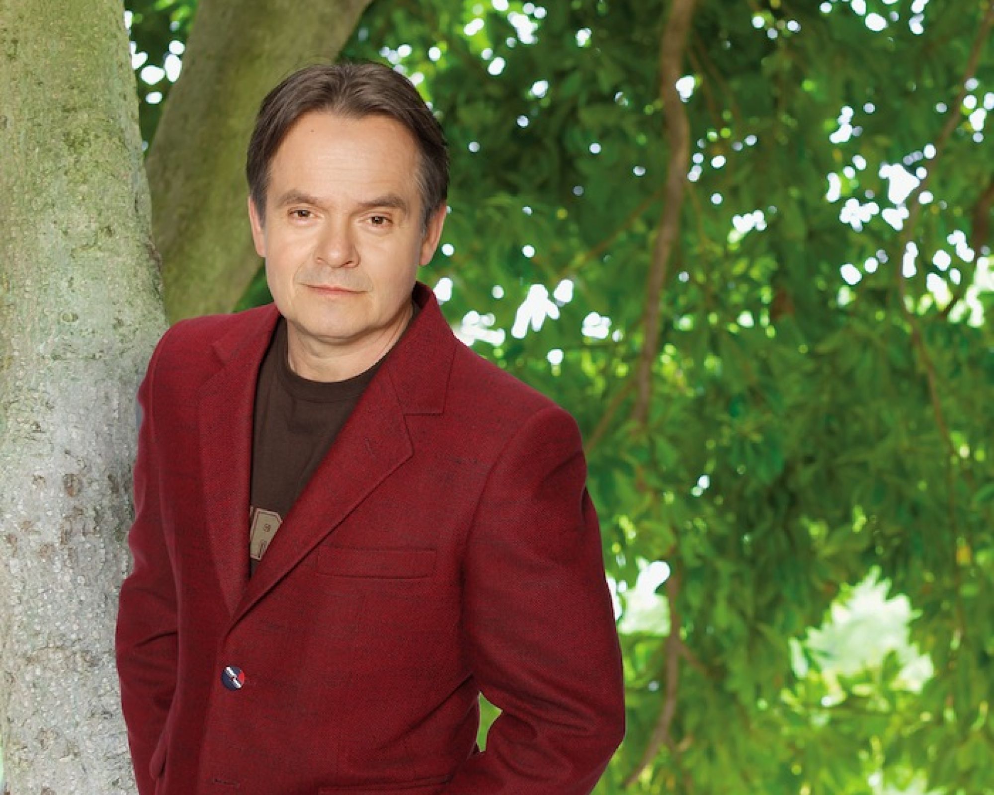 Piotr Pręgowski ze zwierzętami w domu