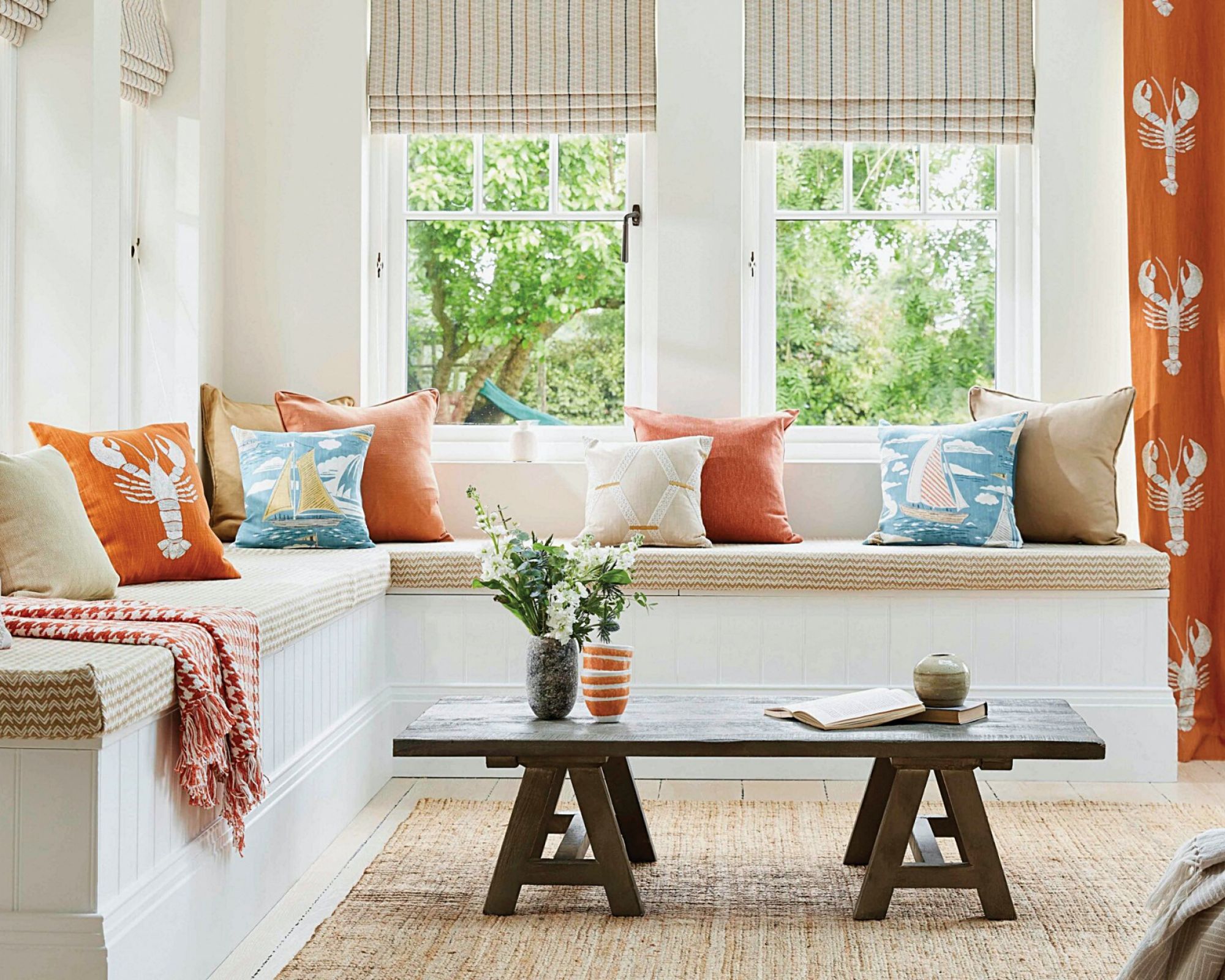 Pomysły na parapet – dekoracje, rośliny i przytulny kącik pod oknem