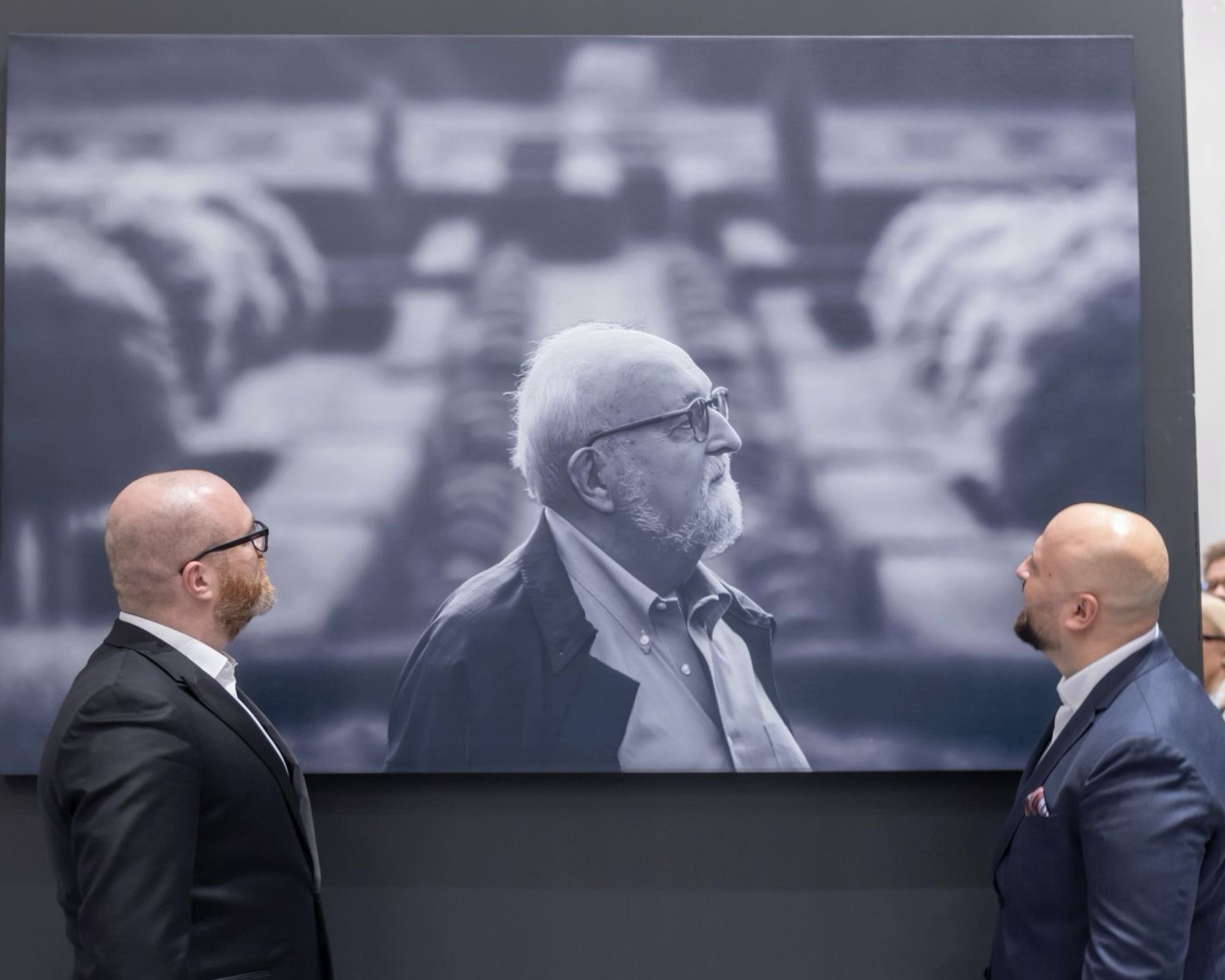 wystawa 12 słów mistrza krzysztof penderecki w obiektywie fotografa bartka barczyka
