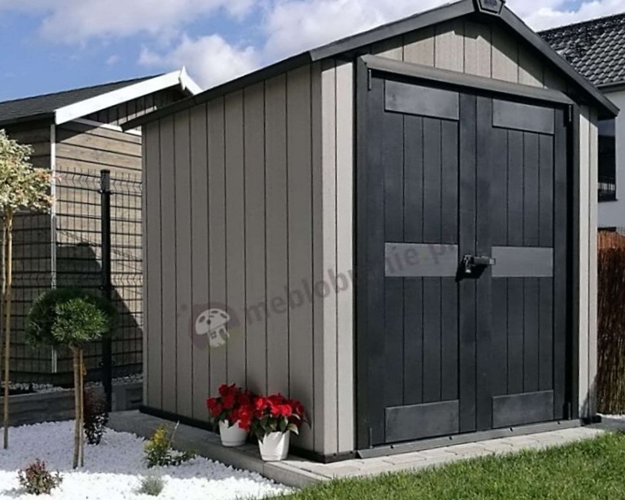 jak wybrać domek narzędziowy idealny do ogrodu