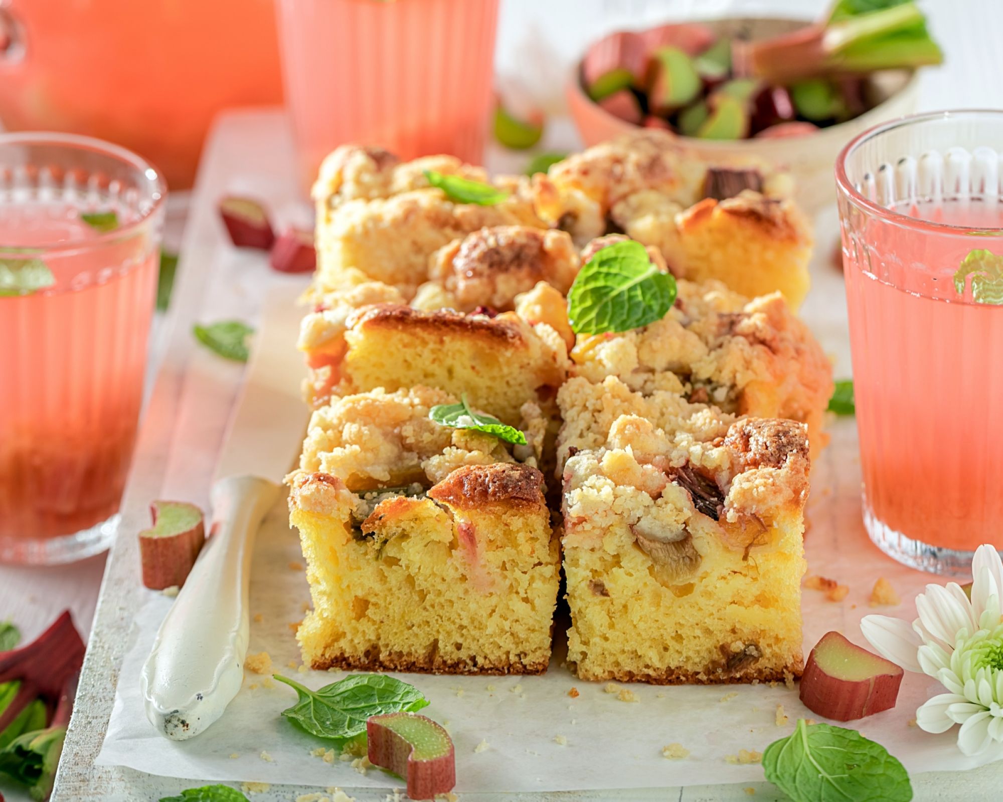 trwa sezon na rabarbar najlepsze pomysły na rabarbarowe desery