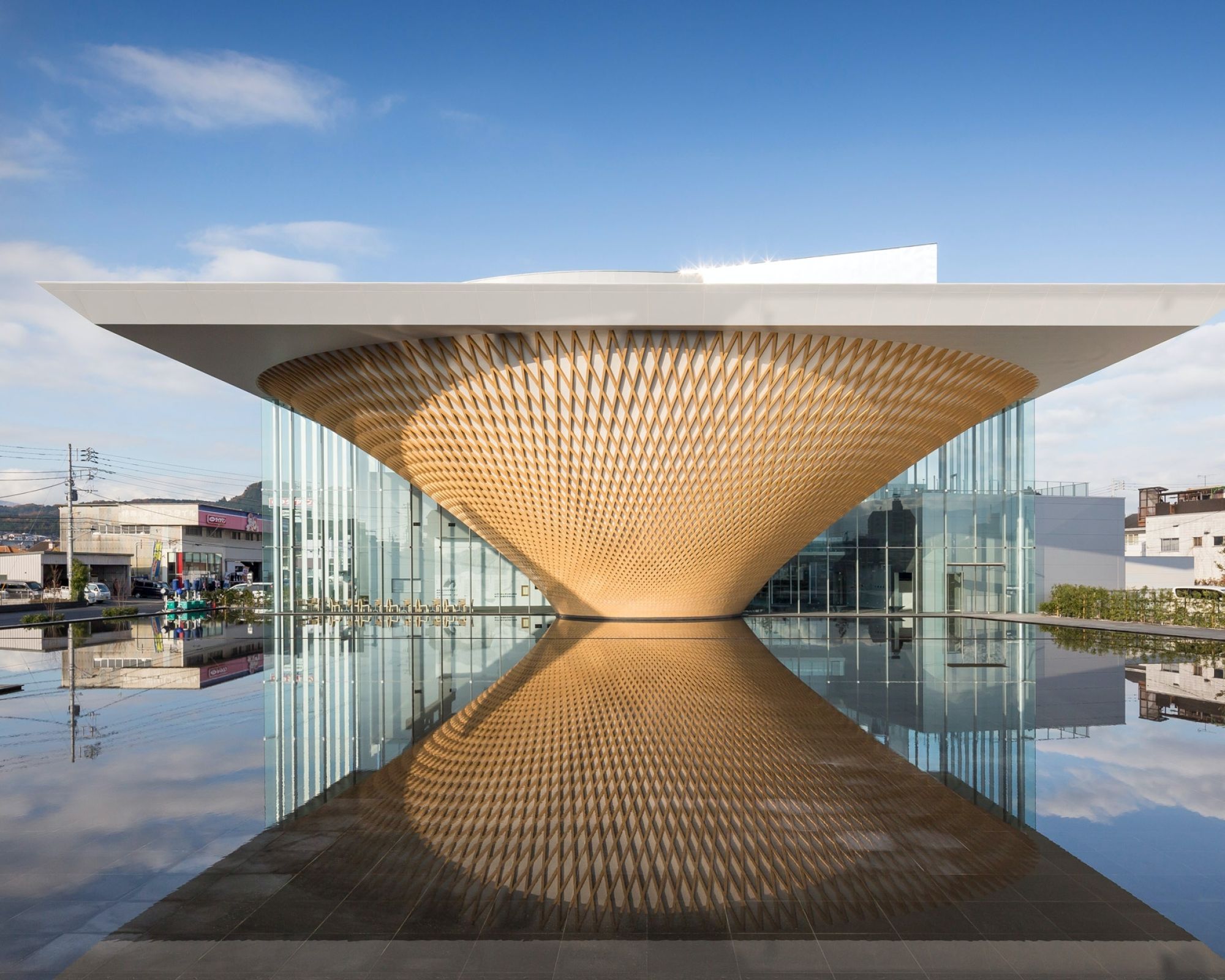 Shigeru Ban architektura i działalność społeczna w Muzeum Manggha w Krakowie